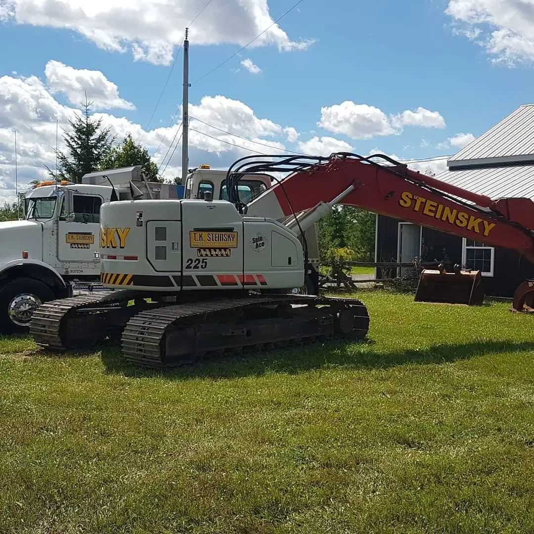 Steinsky crane and truck lettering