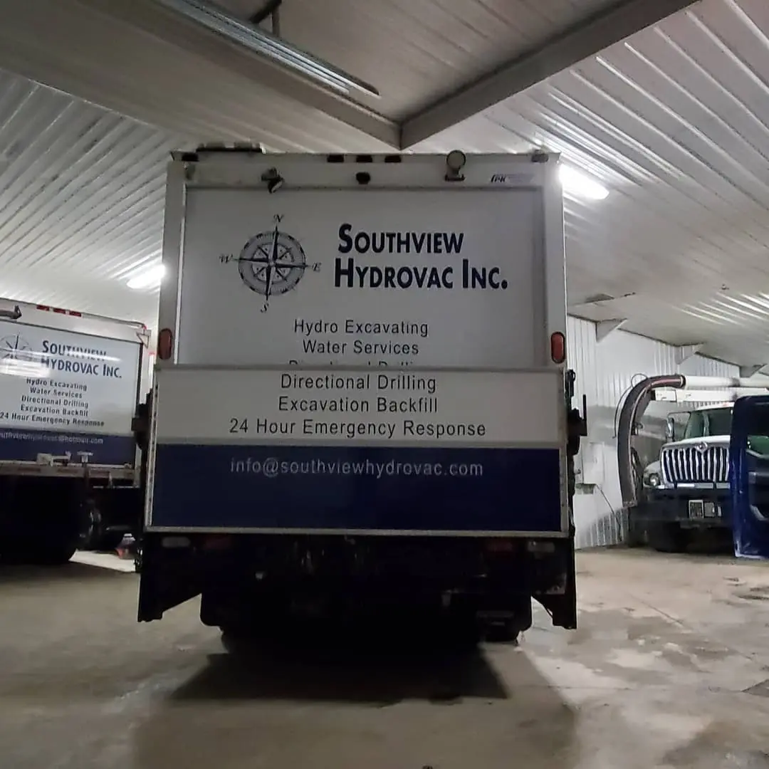 Box truck lettering
