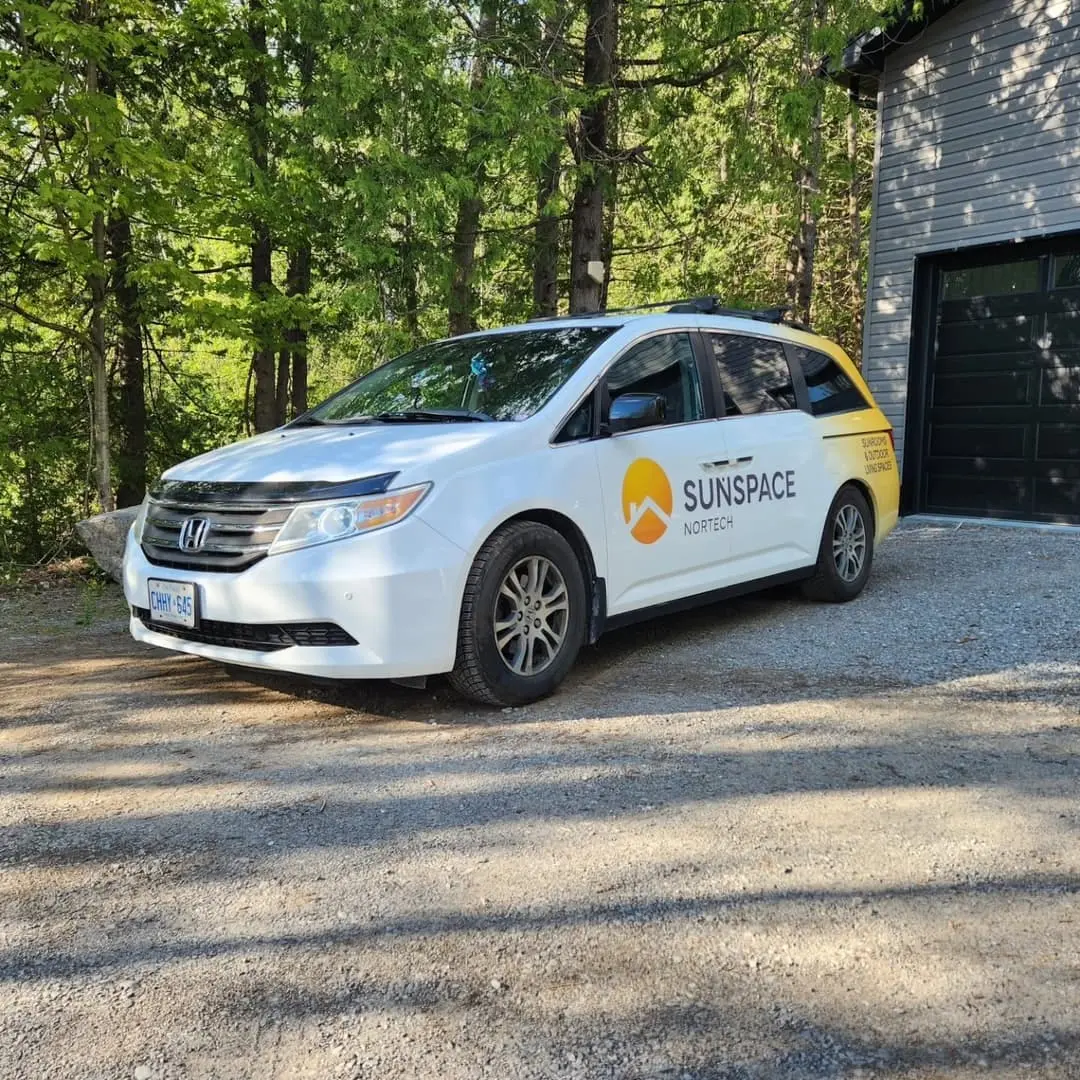 Minivan lettered for Sunspace